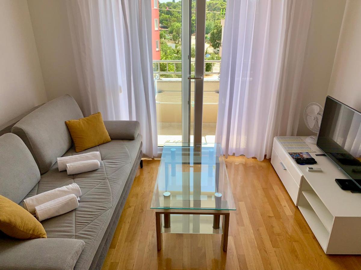 Pearl-free Parking Apartment